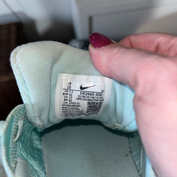 NIKE-INVINCIBLE RUN 3-ZOOM X-JADE ICE -WOMENS SIZE 10 - Picture 12 of 15